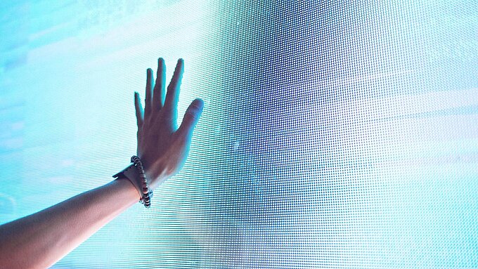 Active Alignment – Physik Instrumente Photonics LED Screen